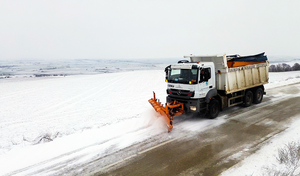 Tekirdağ Büyükşehir karla mücadelesini aralıksız sürdürüyor