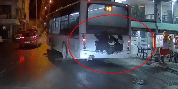 Tekirdağ’da otobüsün arkasına tutunan 3 çocuk trafikte panik yarattı