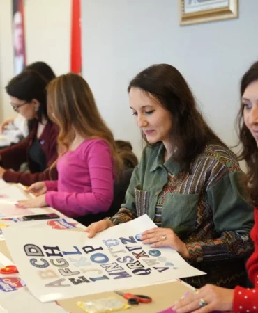 Tekirdağlı kadınlar hayal panosu atölyesinde buluştu 3 Tekirdağ’da düzenlenen Hayal Panosu etkinliğinde kadınlar hayallerini panoya işliyor