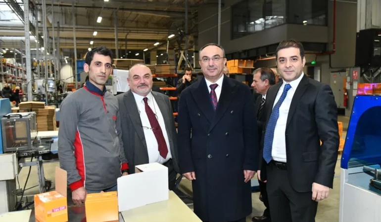 Vali Soytürk Kapaklı'daki Kale Kilit Fabrikasını ziyaret etti 1 Vali Soytürk Kapaklı'daki Kale Kilit Fabrikasını ziyaret etti