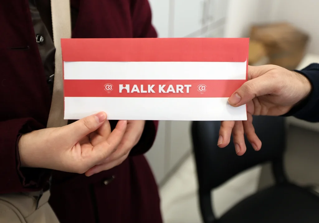 Çerkezköy’de ihtiyaç sahiplerine Halk Kart desteği