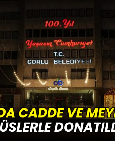 Çorlu’da cadde ve meydanlar süslerle donatıldı