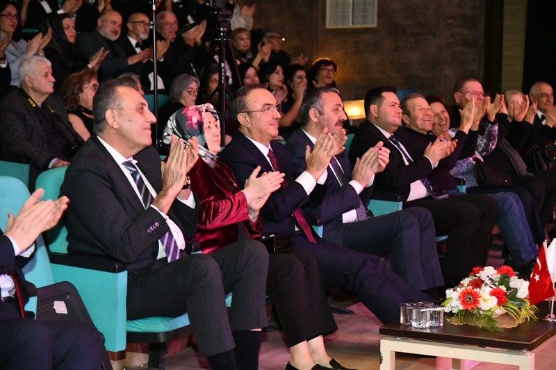 Yeşilçam şarkıları depremzedeler için söylendi