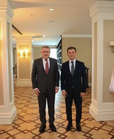 Başkan Çetin Ankara'dan müjdeyle döndü: Kapaklı’ya yeni şehir stadı geliyor