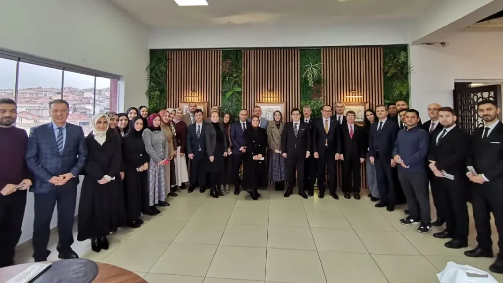 Süleymanpaşa Kaymakamı Tunçer yeni atanan öğretmenlerle bir araya geldi