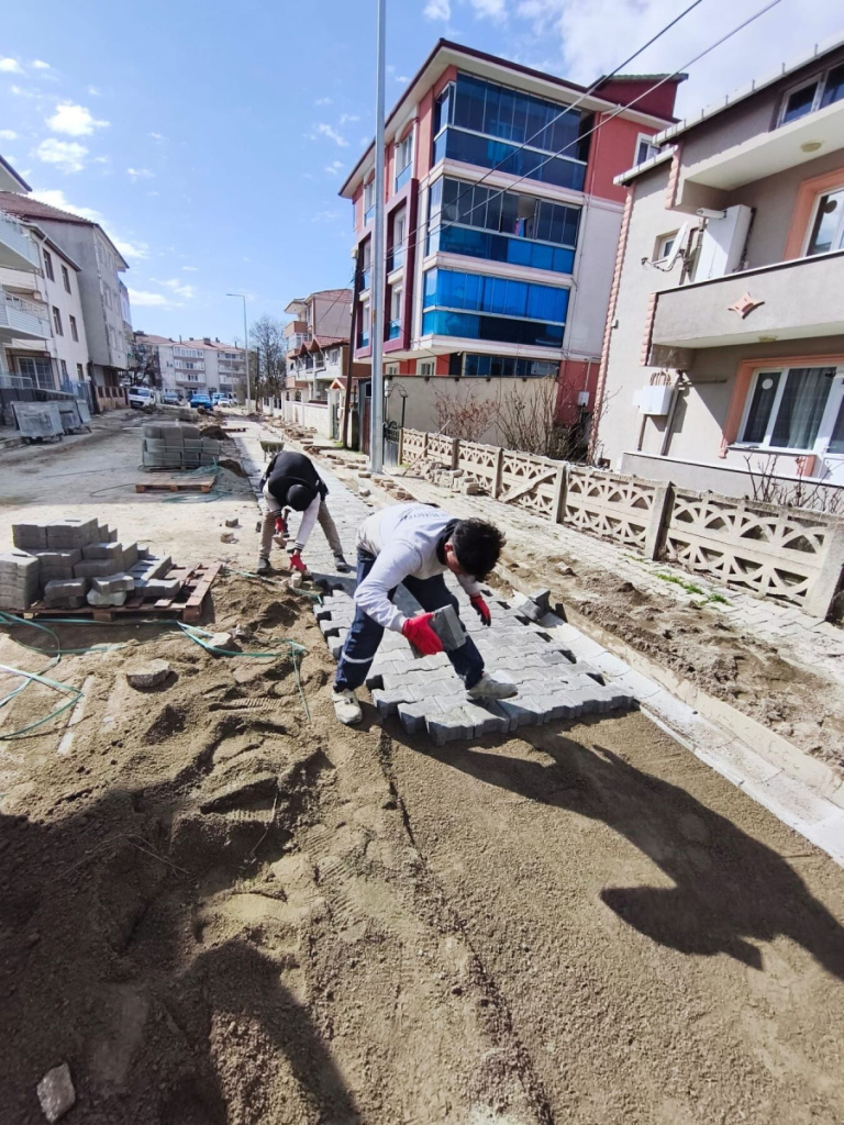 Saray'da bozulan yollar onarılıyor