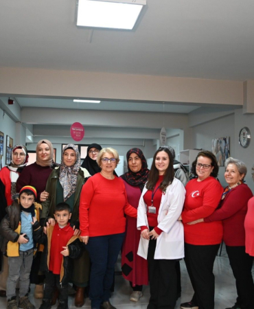 Tekirdağ'da yıpranan bayraklar kadın emeğiyle yenileniyor 9 Tekirdağ'da türk bayrağı kadınların eliyle yenileniyor