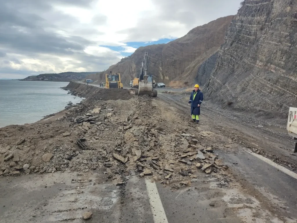 Şarköy’de heyelan alarmı: Gaziköy–Uçmakdere yolu 3 hafta trafiğe kapalı!