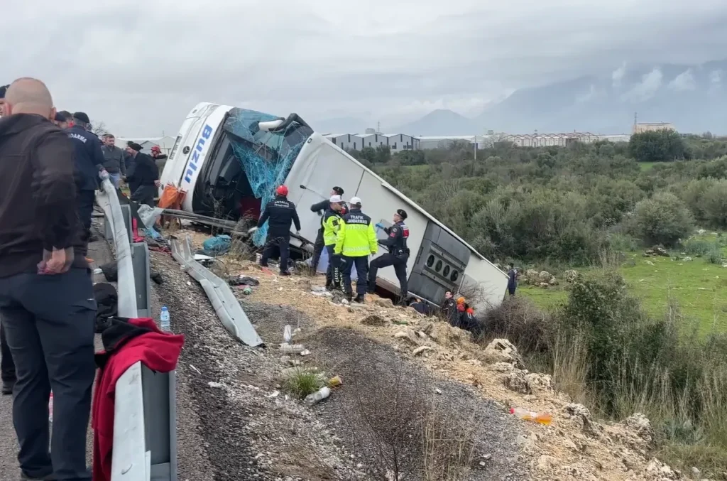 Tekirdağ’dan Antalya’ya giden otobüs kaza yaptı: 9 kişi hayatını kaybetti!