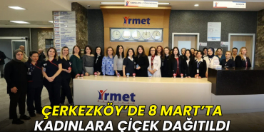 Çerkezköy’de 8 Mart’ta kadınlara çiçek dağıtıldı