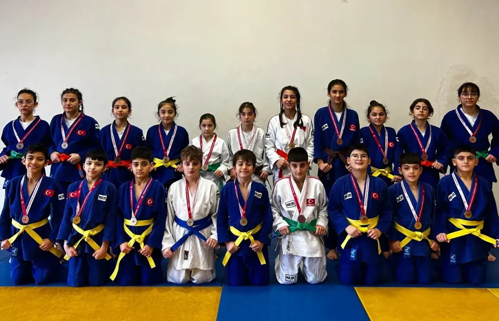 Çerkezköy'ün sporcularından madalya yağmuru 4 Çerkezköy'ün sporcularından madalya yağmuru