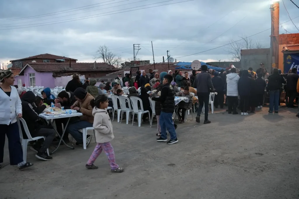 Çorlu’da mahalle iftarına yoğun ilgi