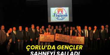 Çorlu’da gençler sahneyi salladı
