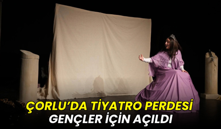 Çorlu’da tiyatro perdesi gençler için açıldı