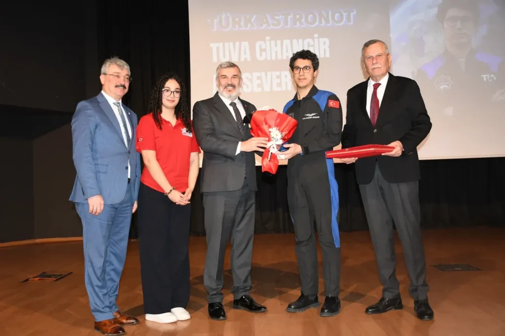 Türk Astronot Atasever Çerkezköy’de gençlerle buluştu 4 Tekirdağ haberleri - Astronot Tuva Cihangir Atasever Çerkezköy’de gençlerle buluştu