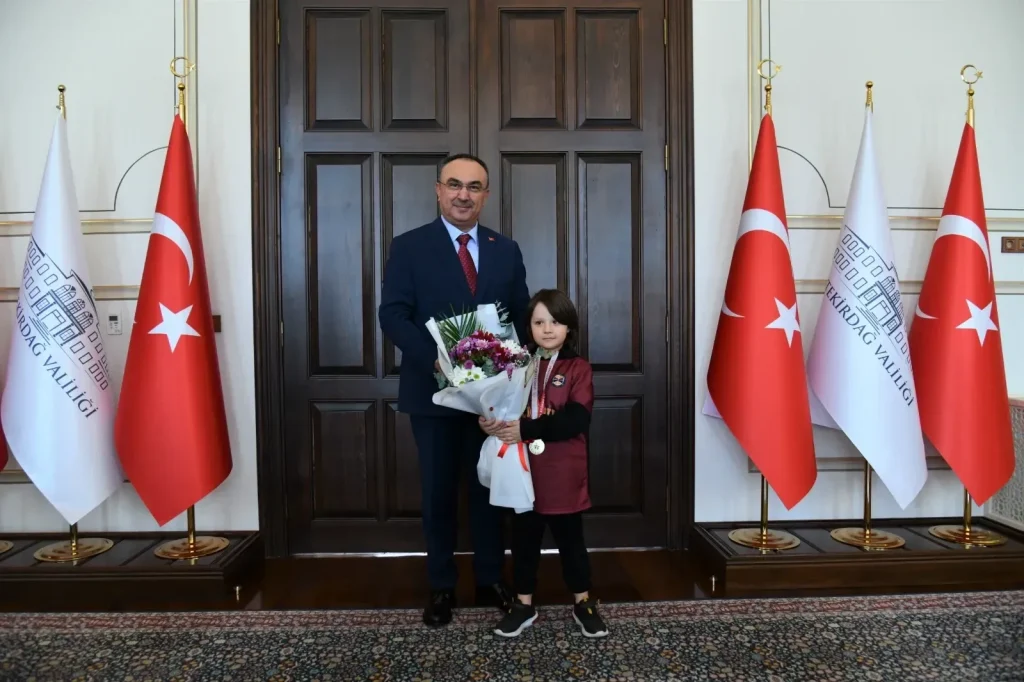 Minik şampiyonlardan Vali Soytürk'e ziyaret