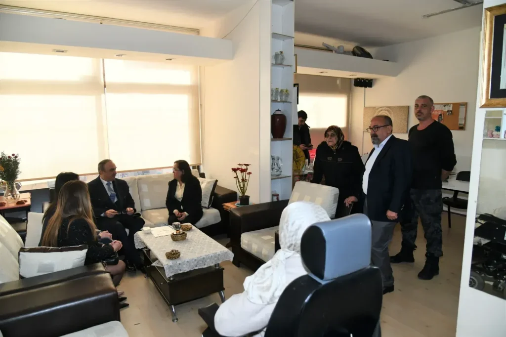 Vali Soytürk’ten Engelsiz Yaşam Derneği’ne ziyaret 4 Vali Soytürk’ten Engelsiz Yaşam Derneği’ne ziyaret