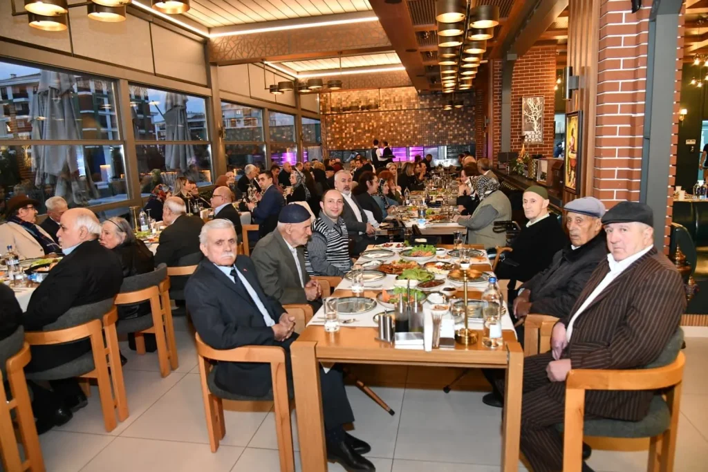 Vali Soytürk’ten huzurevi sakinlerine iftar ziyareti