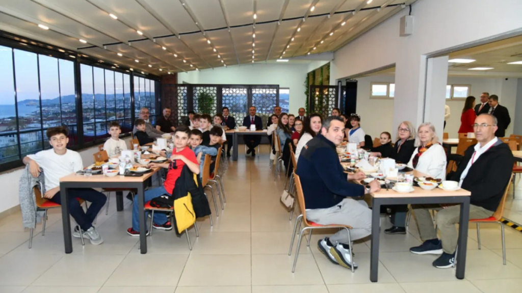 Tekirdağ haberleri - Tekirdağ Valisi Soytürk, Kosovalı öğrencileri ağırladı