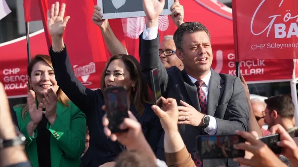 Tekirdağ haberleri - Ahmet Sarıkurt’tan Özgür Özel’e destek: “CHP'nin lideri Özgür Özel'dir!”