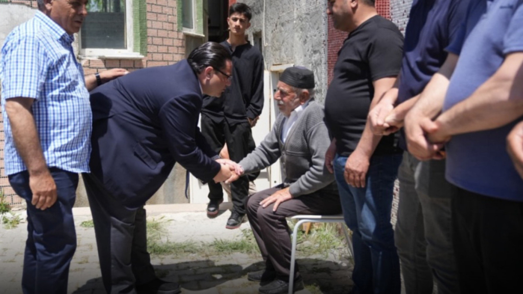 Başkan Bozkurter’den Direk ailesine taziye ziyareti 4 Tekirdağ haberleri - Başkan Bozkurter’den Direk ailesine taziye ziyareti