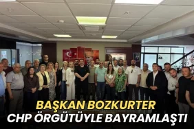 Marmaraereğlisi'nde arife gününde vatandaşlara çiçek ve çikolata dağıtıldı 1 thumbnail