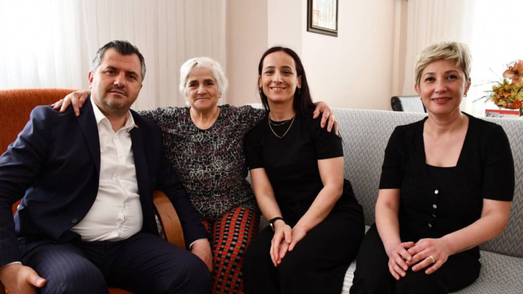 Tekirdağ haberleri - Başkan Taşyasan’dan Anneler Günü ziyareti: Annelerimize minnet borçluyuz