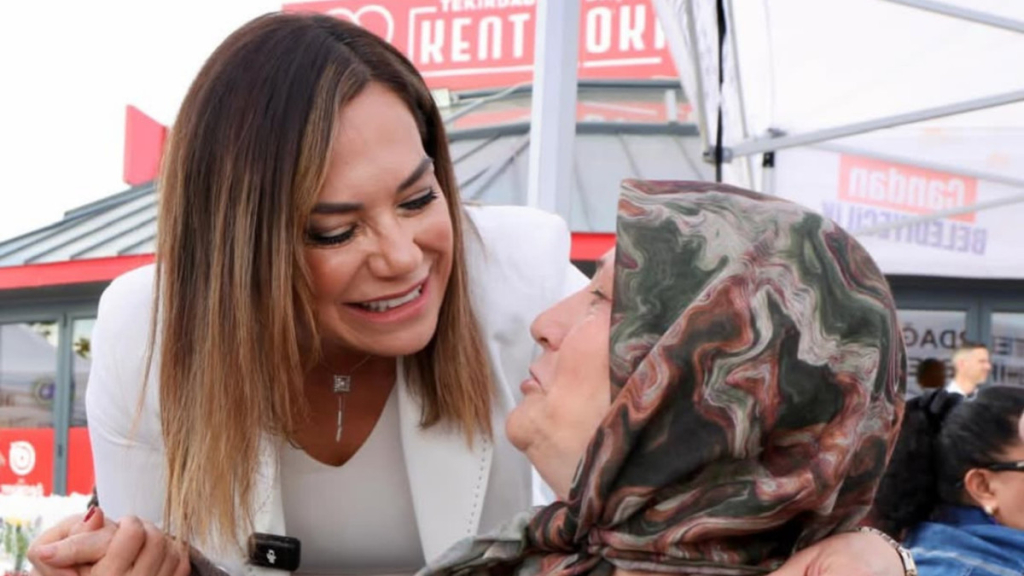 Tekirdağ haberleri - Candan Yüceer Çerkezköy'de annelerle bir araya geldi