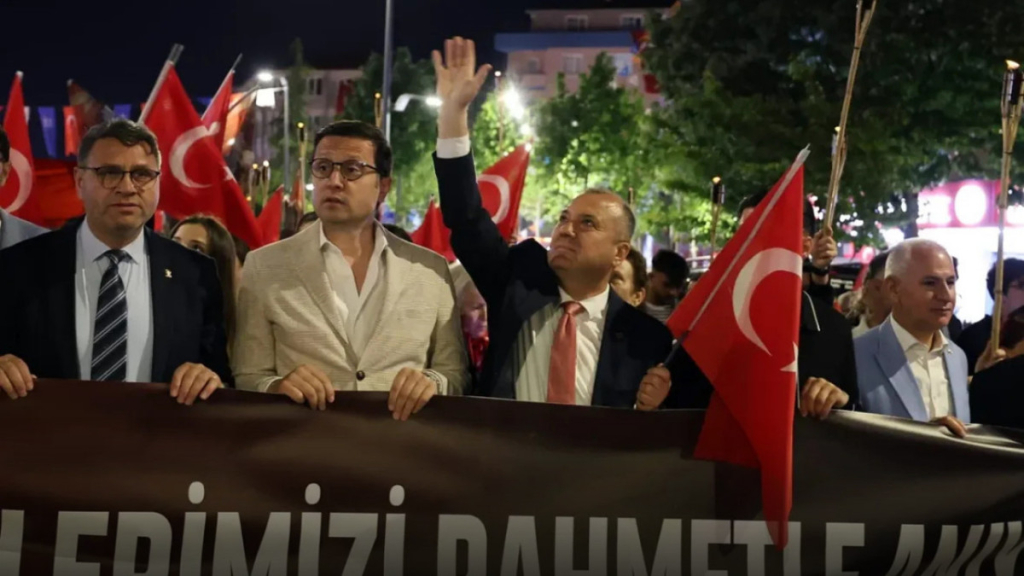 Tekirdağ haberleri - CHP'li Aygun, şehitlere saygı için Çerkezköy’de yürüdü
