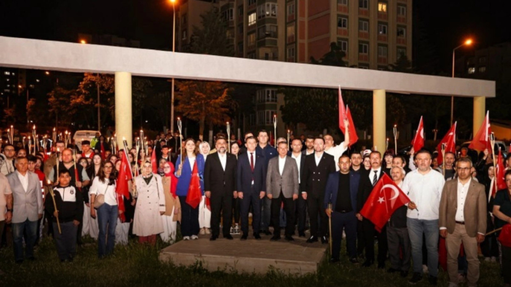 Kapaklı'da fener alayında şehitler unutulmadı 4 Tekirdağ haberleri - Kapaklı'da fener alayında şehitler unutulmadı