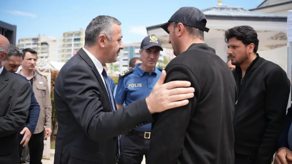 Şehit polisler Erkan Tütüncüler ve Emrah Koç dualarla anıldı 4 Tekirdağ haberleri - Şehit polisler Erkan Tütüncüler ve Emrah Koç dualarla anıldı
