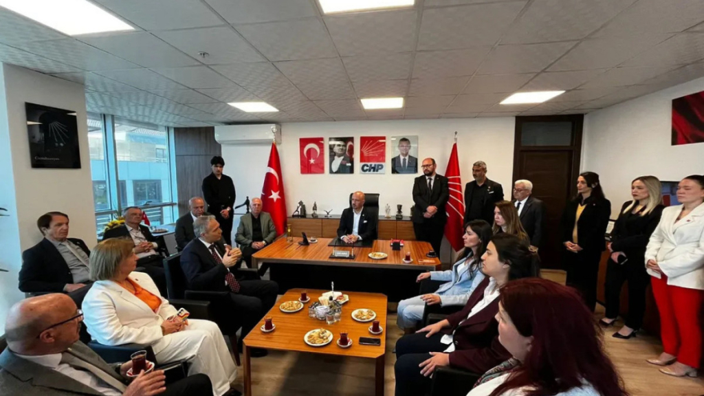 Tekirdağ haberleri - Suat Özçağdaş CHP Tekirdağ İl Başkanlığı’nı ziyaret etti