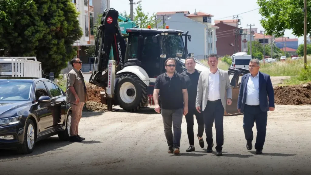 Başkan Sarıkurt Mehteran Caddesi ve kapalı pazar yeri çalışmalarını inceledi 4 Tekirdağ haberleri - Başkan Sarıkurt Mehteran Caddesi ve kapalı pazar yeri çalışmalarını inceledi