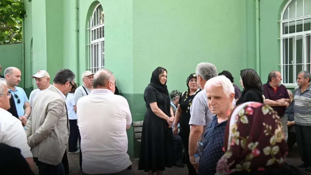 Candan Yüceer’den Gülçay Sarıkaya’ya taziye ziyareti 4 Tekirdağ haberleri - Candan Yüceer’den Gülçay Sarıkaya’ya taziye ziyareti