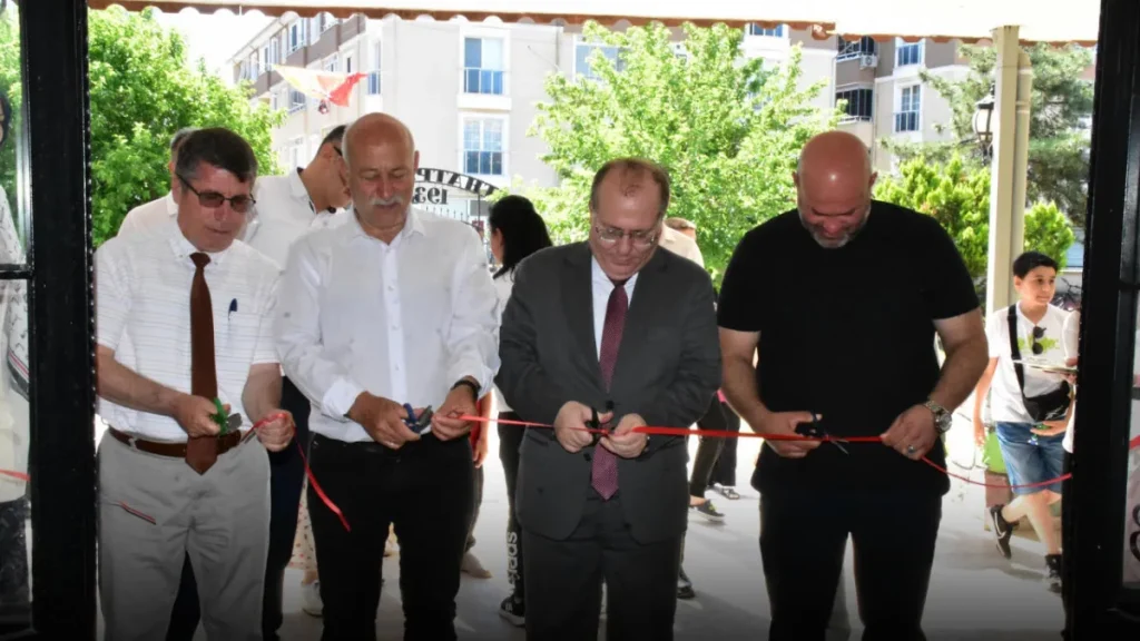 Varol Türel Muratlı'da öğrencilerin heyecanına ortak oldu 4 Muratlı’da yıl sonu etkinliği yoğun ilgi gördü