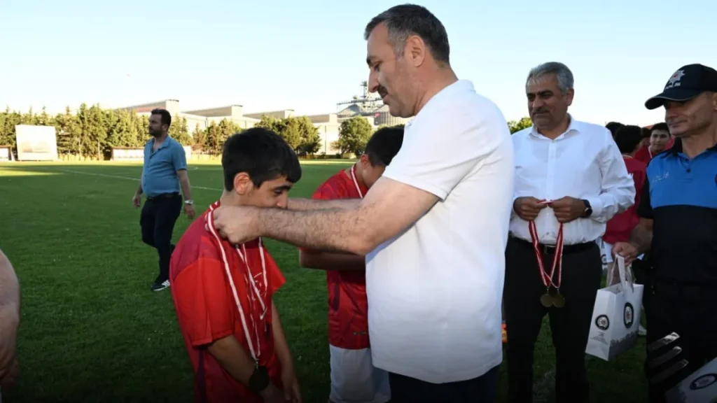 Tekirdağ haberleri - Tekirdağ Emniyeti ile çocuklar dostluk maçında buluştu