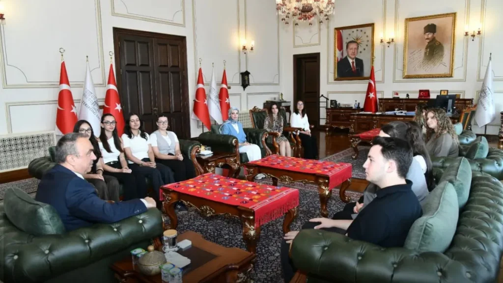 Vali Recep Soytürk, Ulusal Staj Programı öğrencileriyle bir araya geldi 4 Tekirdağ haberleri - Tekirdağ Valisi Recep Soytürk, Ulusal Staj Programı kapsamında Valilikte staj yapan üniversite öğrencileriyle makamında bir araya geldi.