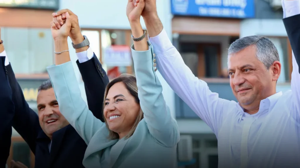 Özgür Özel’den Candan Yüceer’e övgü: “Bu Atatürk’ün kızına güçlü alkışlarınızı istiyorum” 4 Tekirdağ haberleri - Özgür Özel’den Candan Yüceer’e övgü: “Bu Atatürk’ün kızına güçlü alkışlarınızı istiyorum”