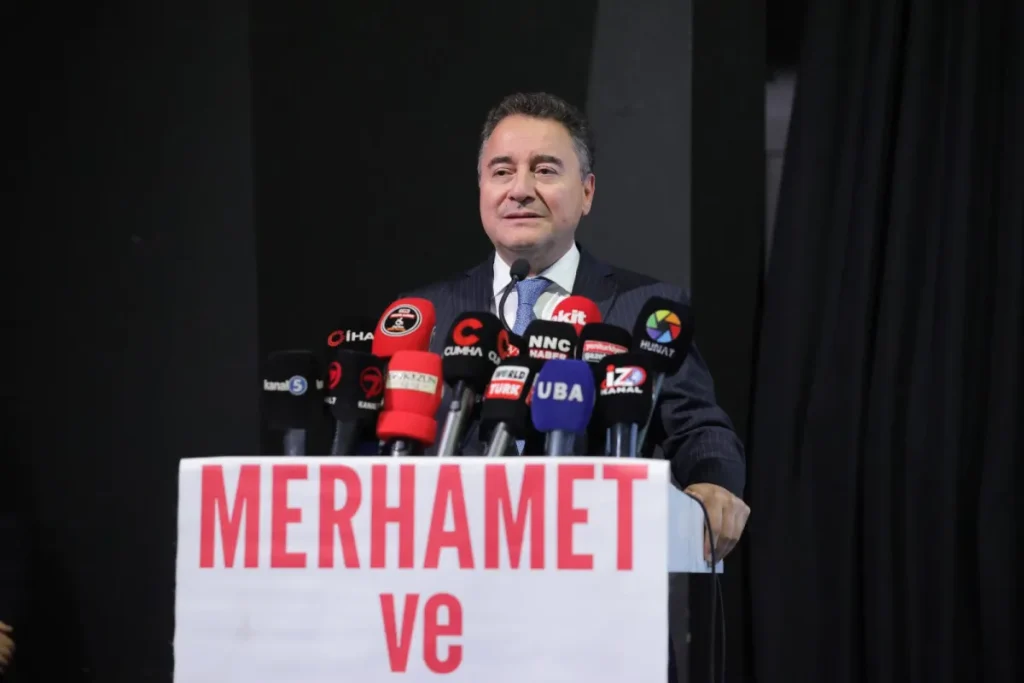 Ankara’da 7. Merhamet ve Emek Ödülleri 28 siyasi partiyi ve onlarca STK’yı ortak noktada buluşturdu 4 Ankara’da 7. Merhamet ve Emek Ödülleri 28 Siyasi Partiyi ve Onlarca STK’yı Ortak Noktada Buluşturdu